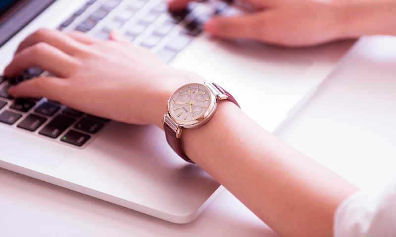 Photo of a wrist wearing a Lukia watch