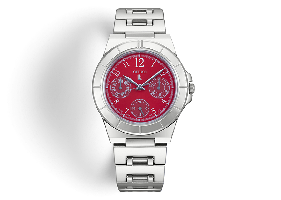 Front view of the second Lukia model (SSVB015) with a round red dial