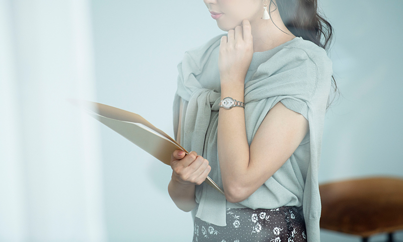 Photo of a woman wearing SSQV034 and the trendy fashion of 2017