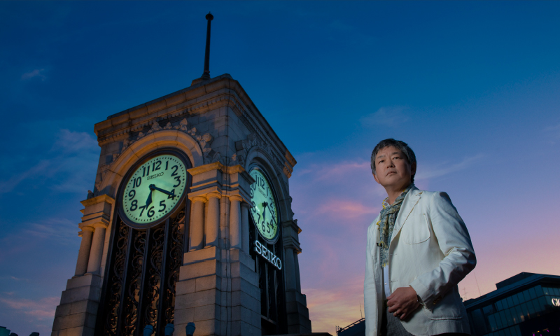 Photo of Kazutoshi Itsubo and the Clock Tower of Wako in Ginza