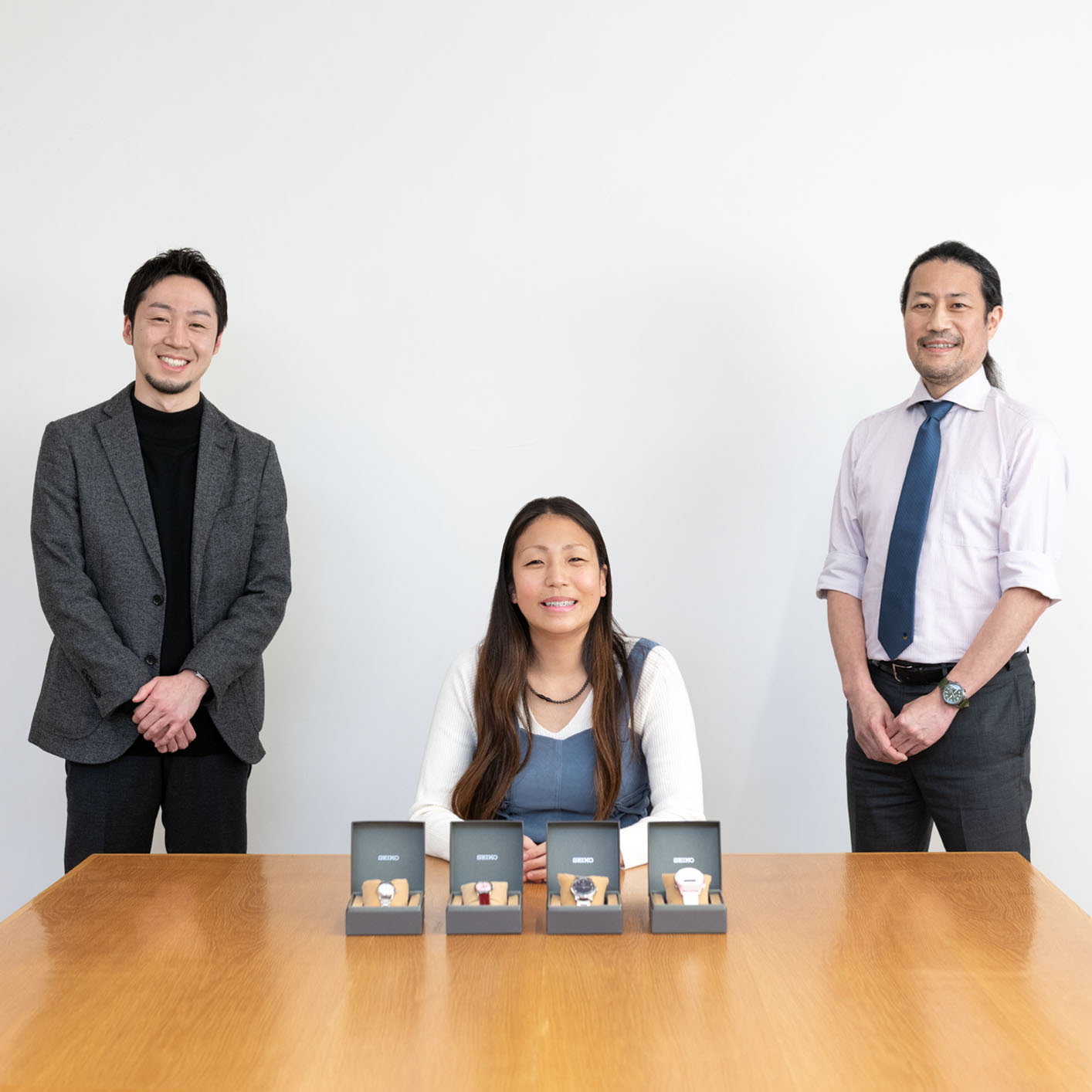 Photo of Mr. Matsue (left), Ms. Takada (center), and Mr. Hasegawa with barrier-free watches.